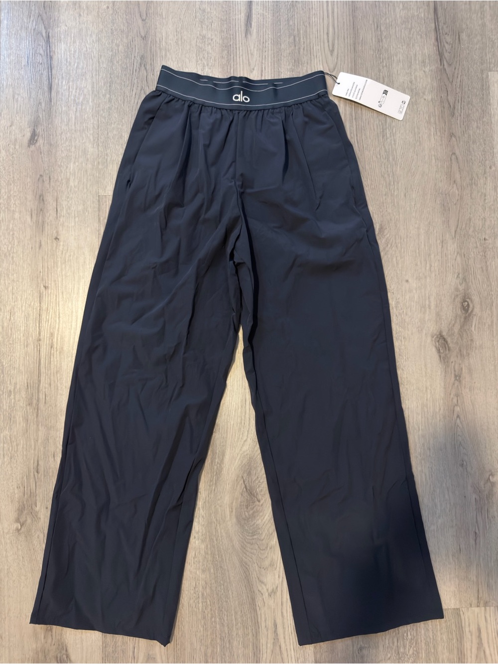 ALO Yoga Men's Black Wide-Leg Joggers